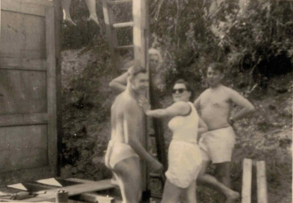 1953-54 Bau Damenkabine - von re.: Fritz Fuchs, Inge Fuchs, Mia Heckert