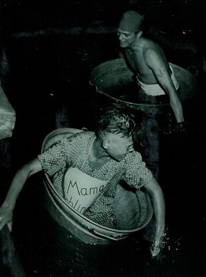 1951 Abendschwimmfest Badewannenrennen