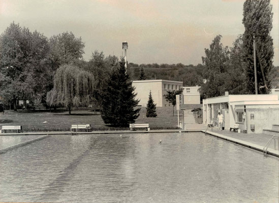 1977 Freibad mit Clubhaus